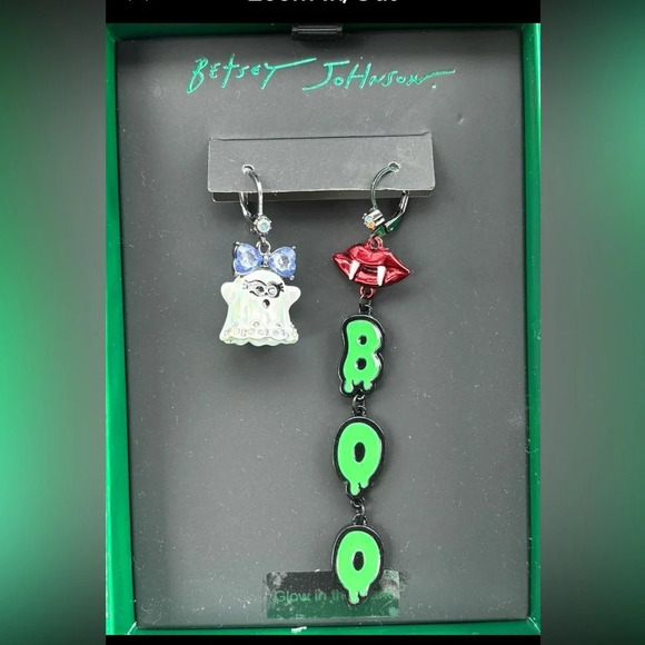 BETSEY JOHNSON Halloween Mismatched Vampire Ghost & Boo Earrings Dangle NEW NWT - Picture 1 of 5